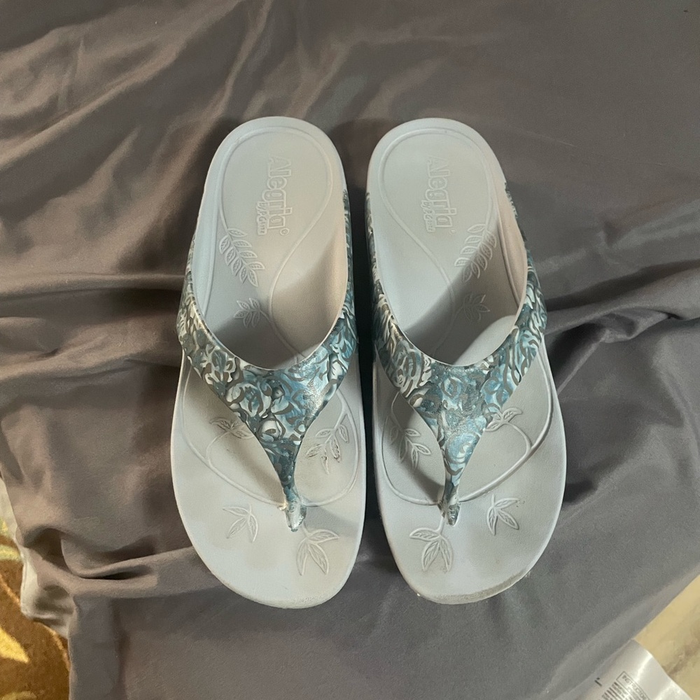 Alegria Women’s Light Blue Floral T-strap Sandals 41